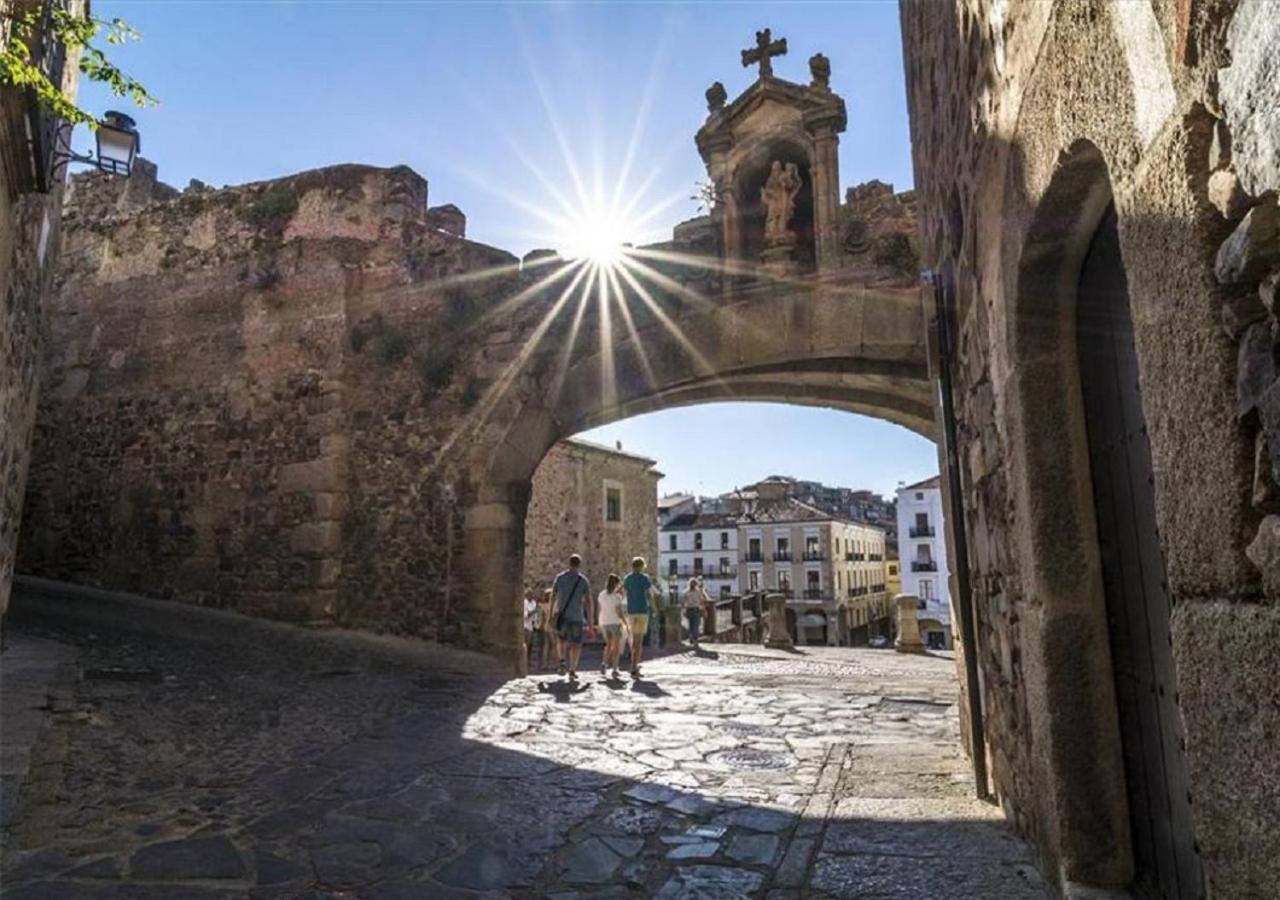 Apartamento Turistico Muralla De Caceres Exterior photo
