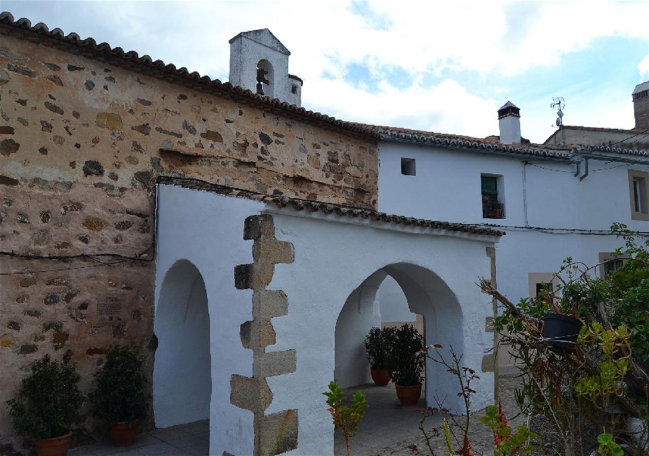 Apartamento Turistico Muralla De Caceres Exterior photo